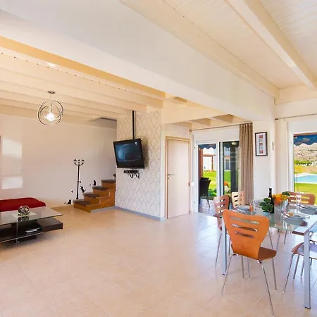 Villa With Swimming Pool Near The Beach