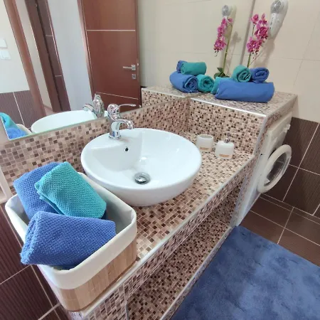 Βίλα With Swimming Pool Near The Beach *